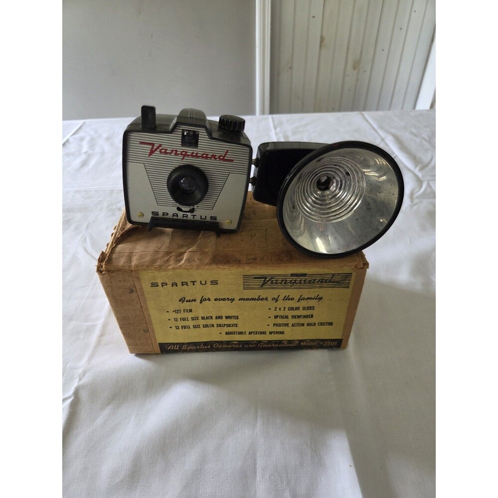 spartus vanguard 1960s  camera with Flash And Box